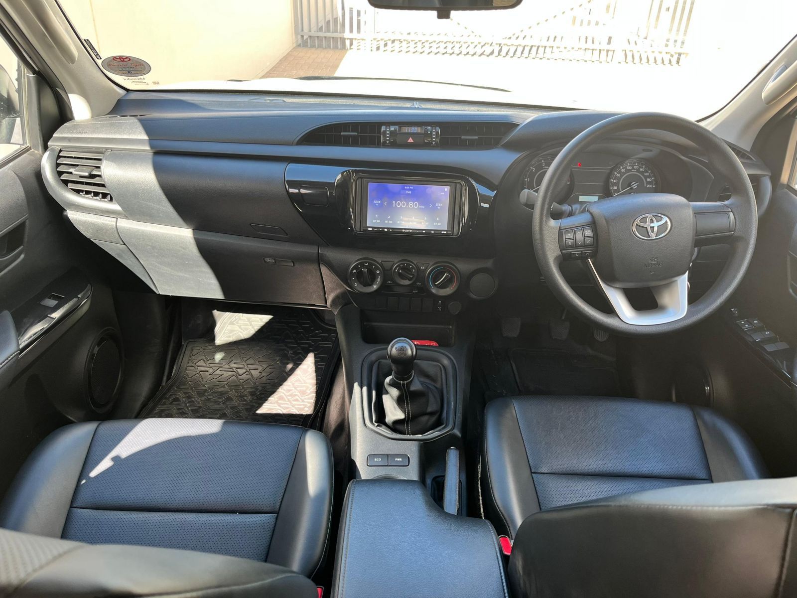 2025 Toyota Hilux photo 8