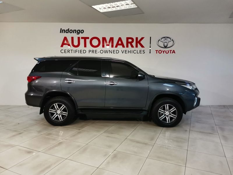 2018 Toyota Fortuner photo 2