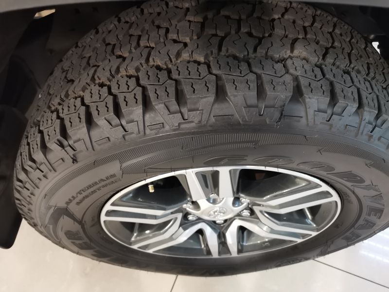 2018 Toyota Fortuner photo 3