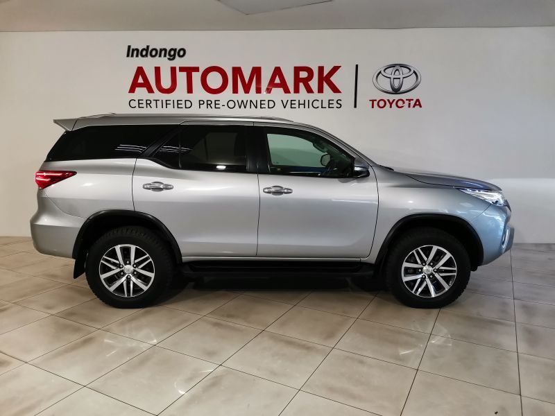 2016 Toyota Fortuner photo 2