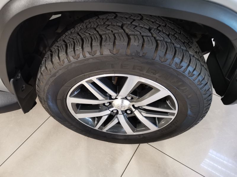 2016 Toyota Fortuner photo 3