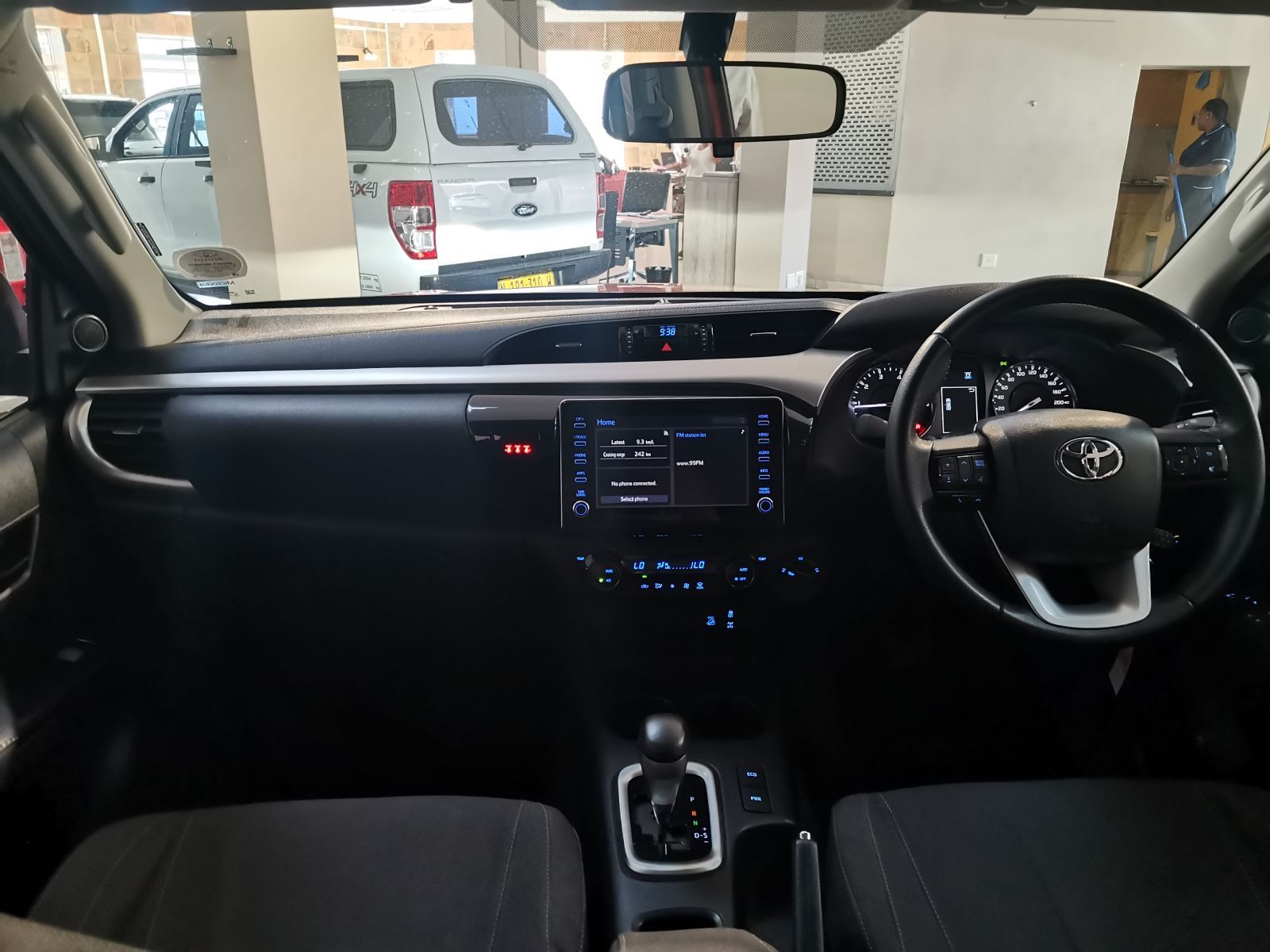 2024 Toyota Hilux photo 8