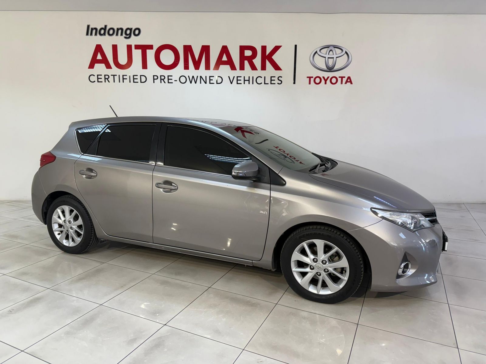 2015 Toyota Auris photo 2