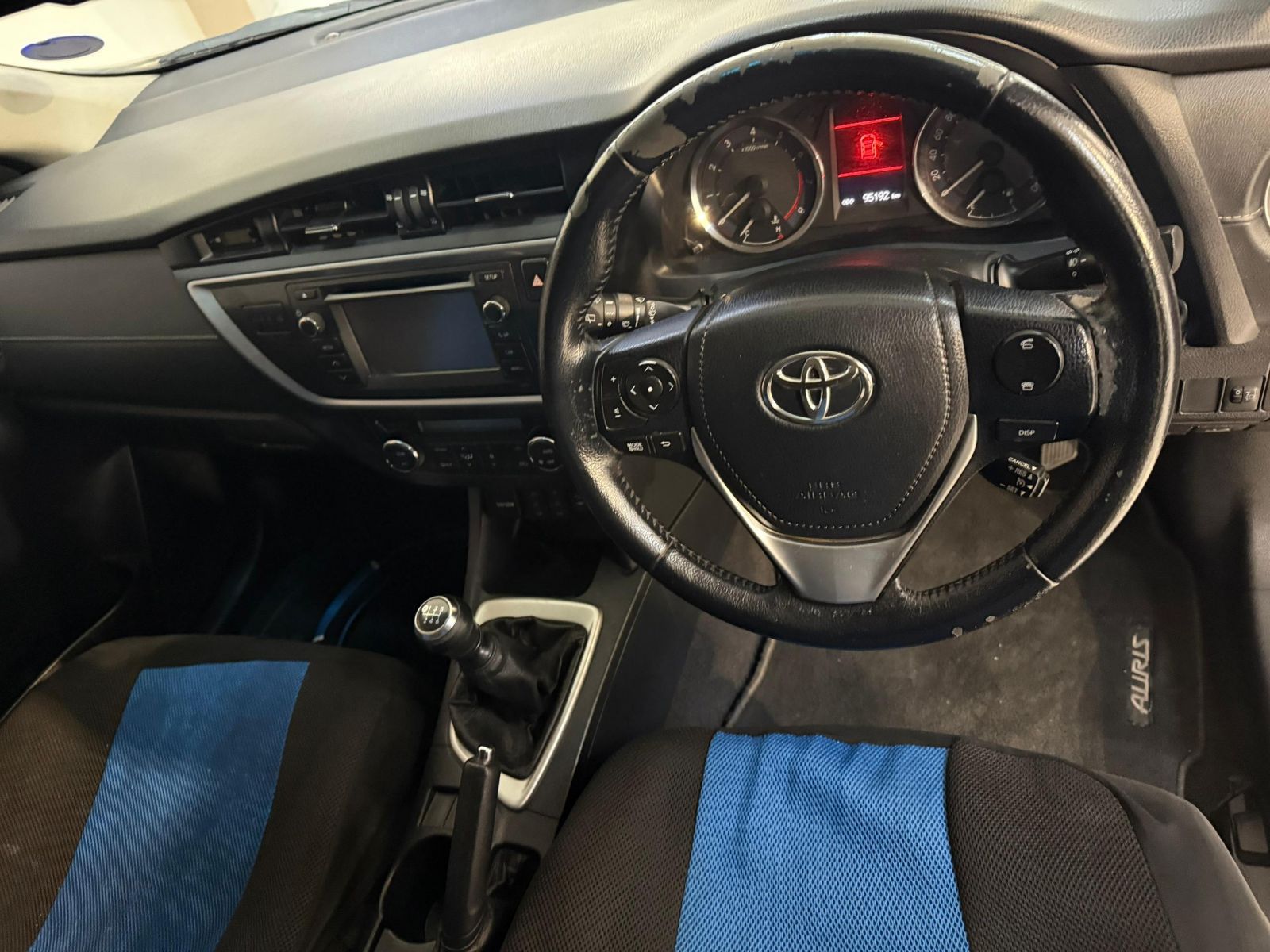 2015 Toyota Auris photo 4