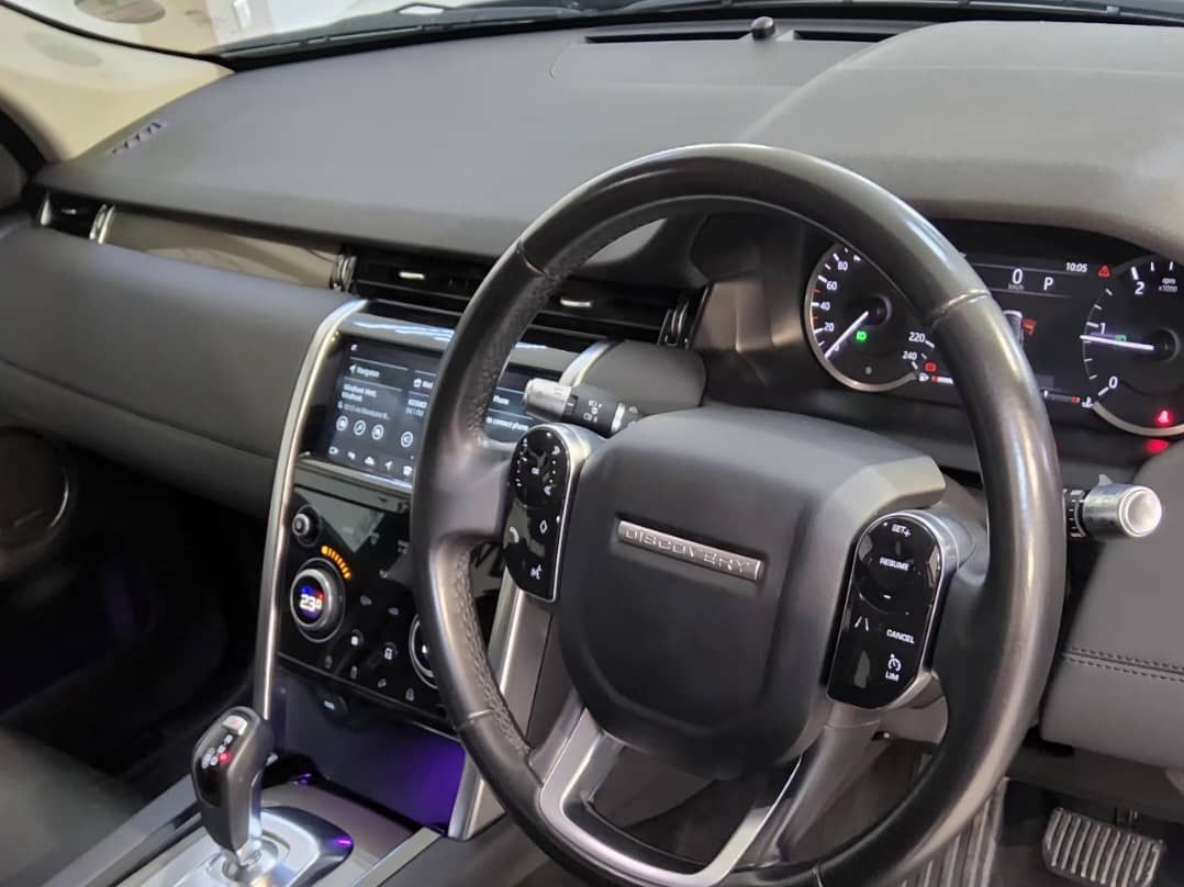 2020 Land Rover Discovery photo 6