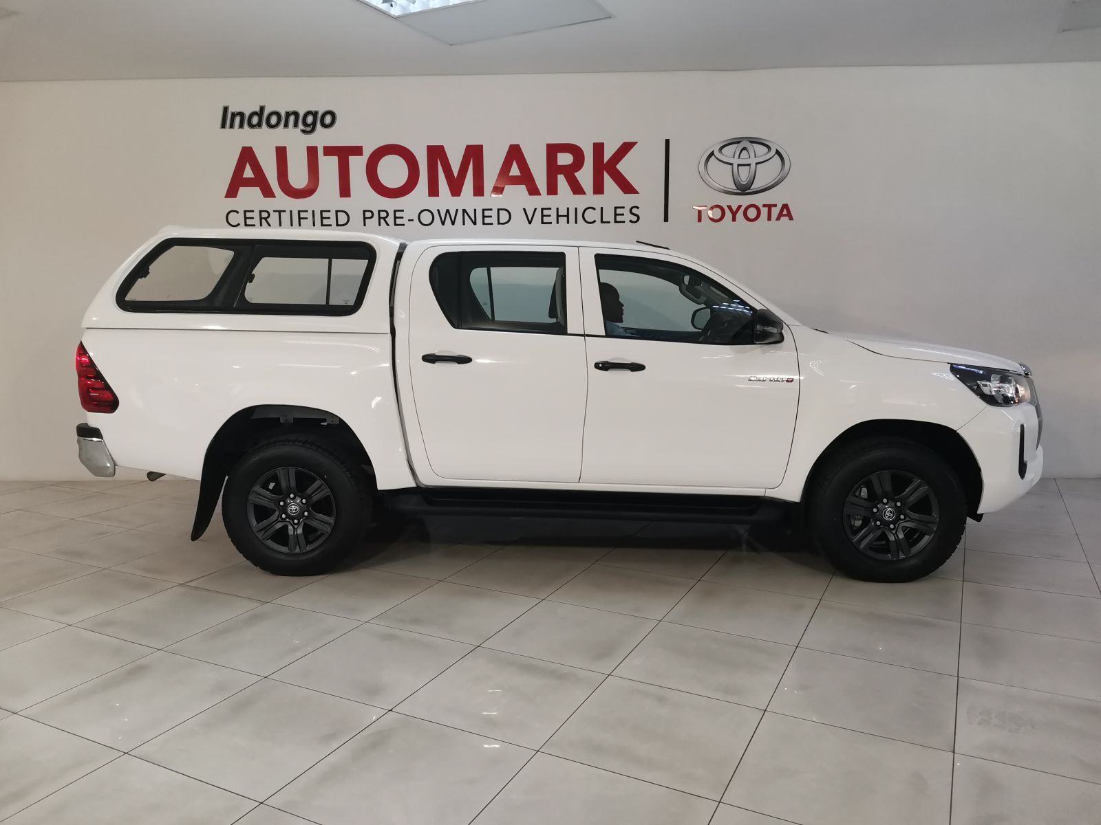2023 Toyota Hilux photo 2