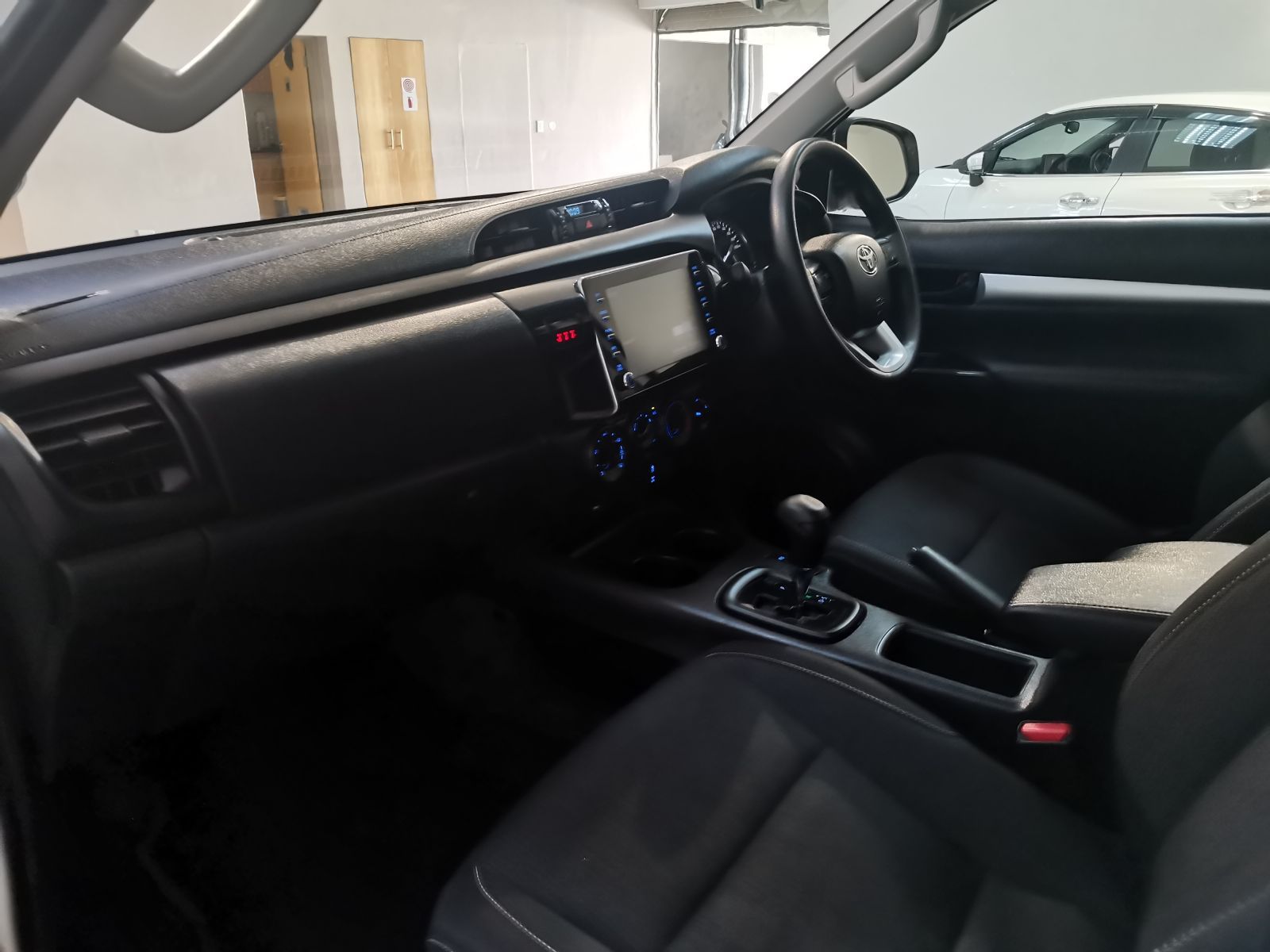 2023 Toyota Hilux photo 9