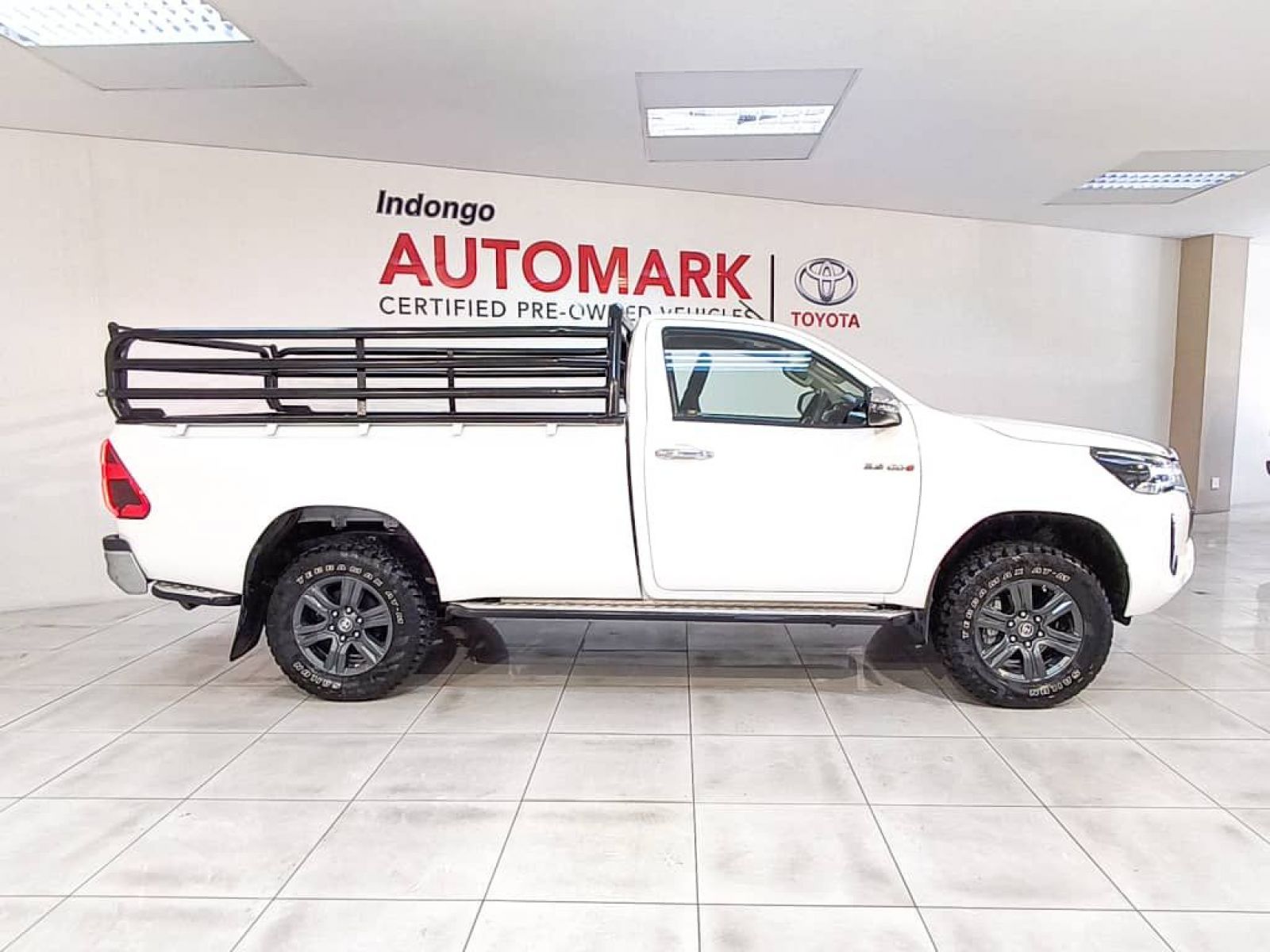 2024 Toyota Hilux photo 2