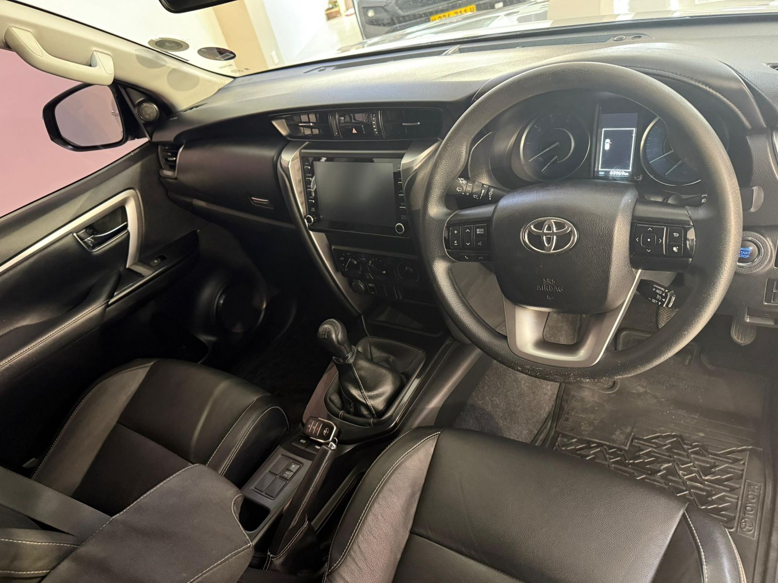 2018 Toyota Fortuner photo 4