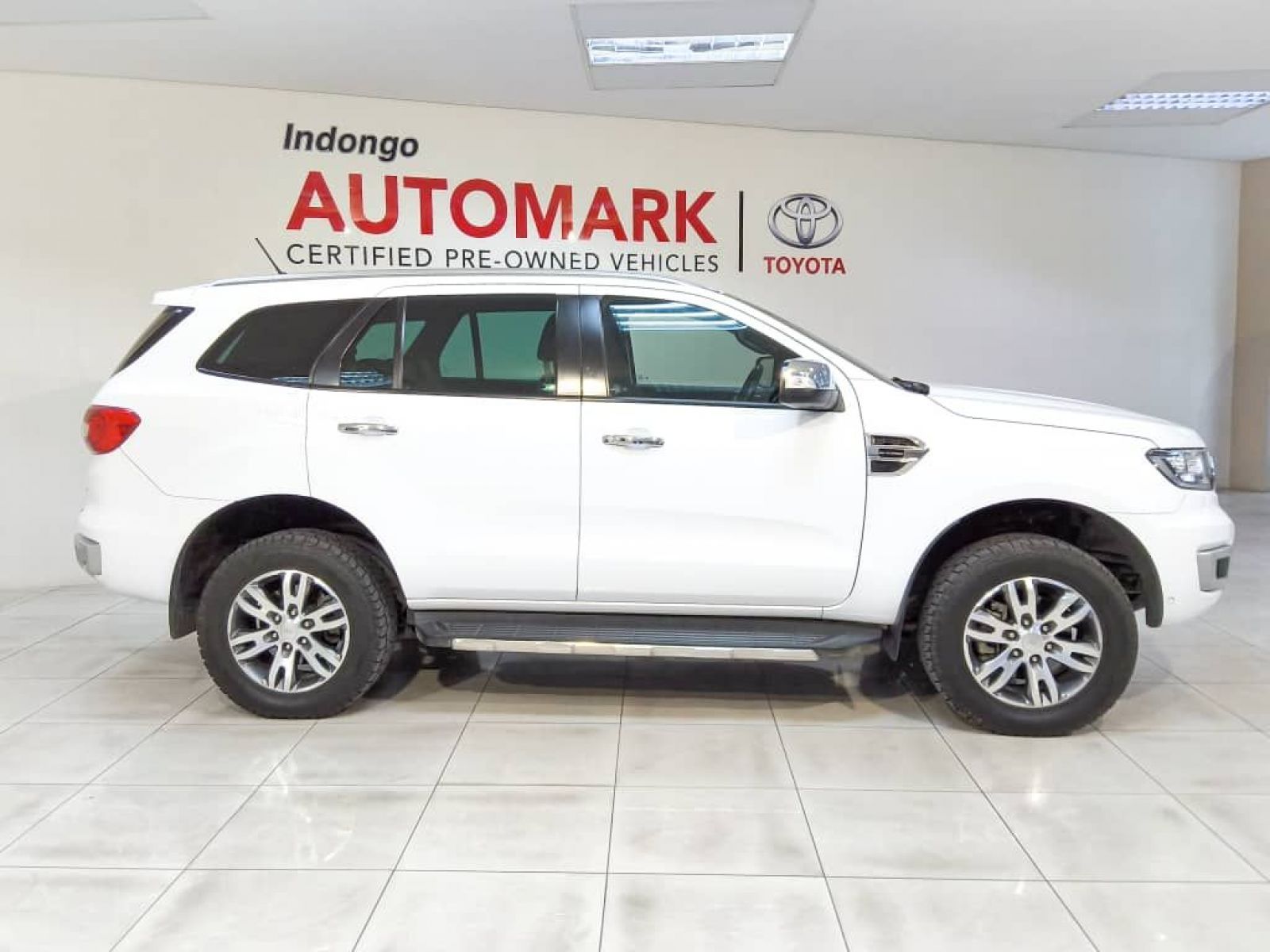 2019 Ford Everest photo 2