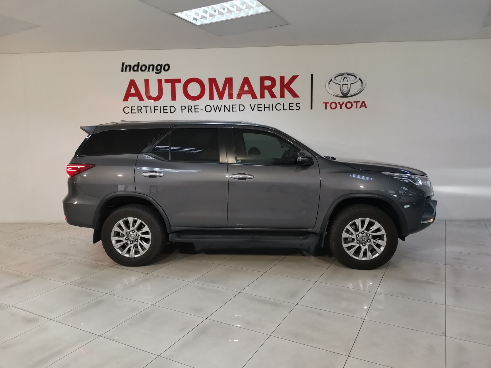 2023 Toyota Fortuner photo 2