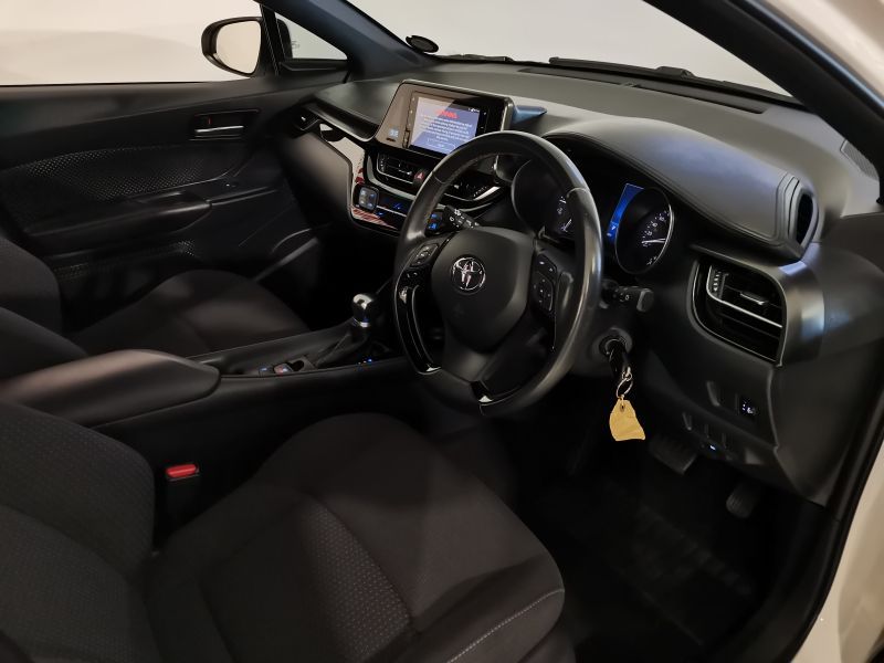 2019 Toyota C-HR photo 2