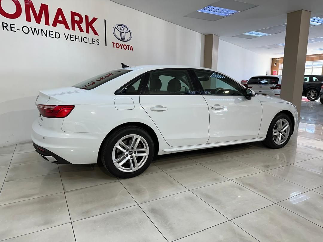 2022 Audi A4 photo 2