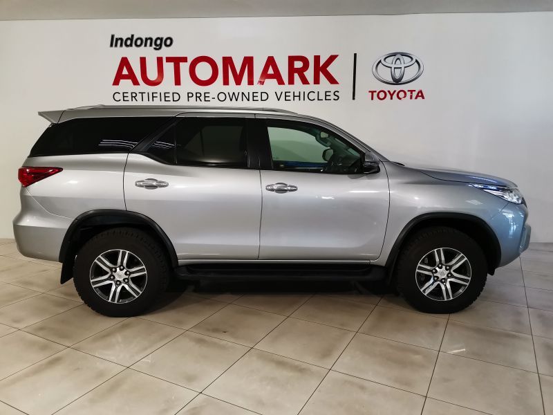 2018 Toyota Fortuner photo 2
