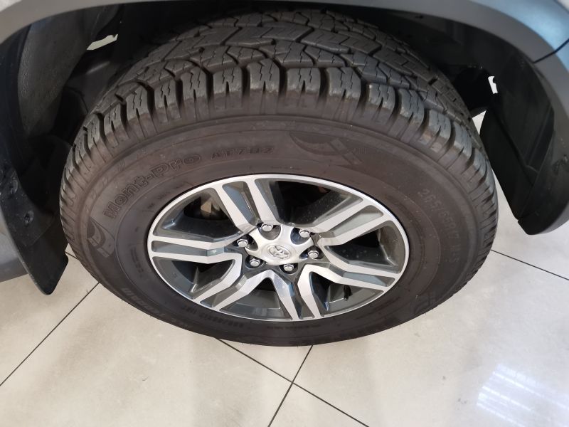 2018 Toyota Fortuner photo 3