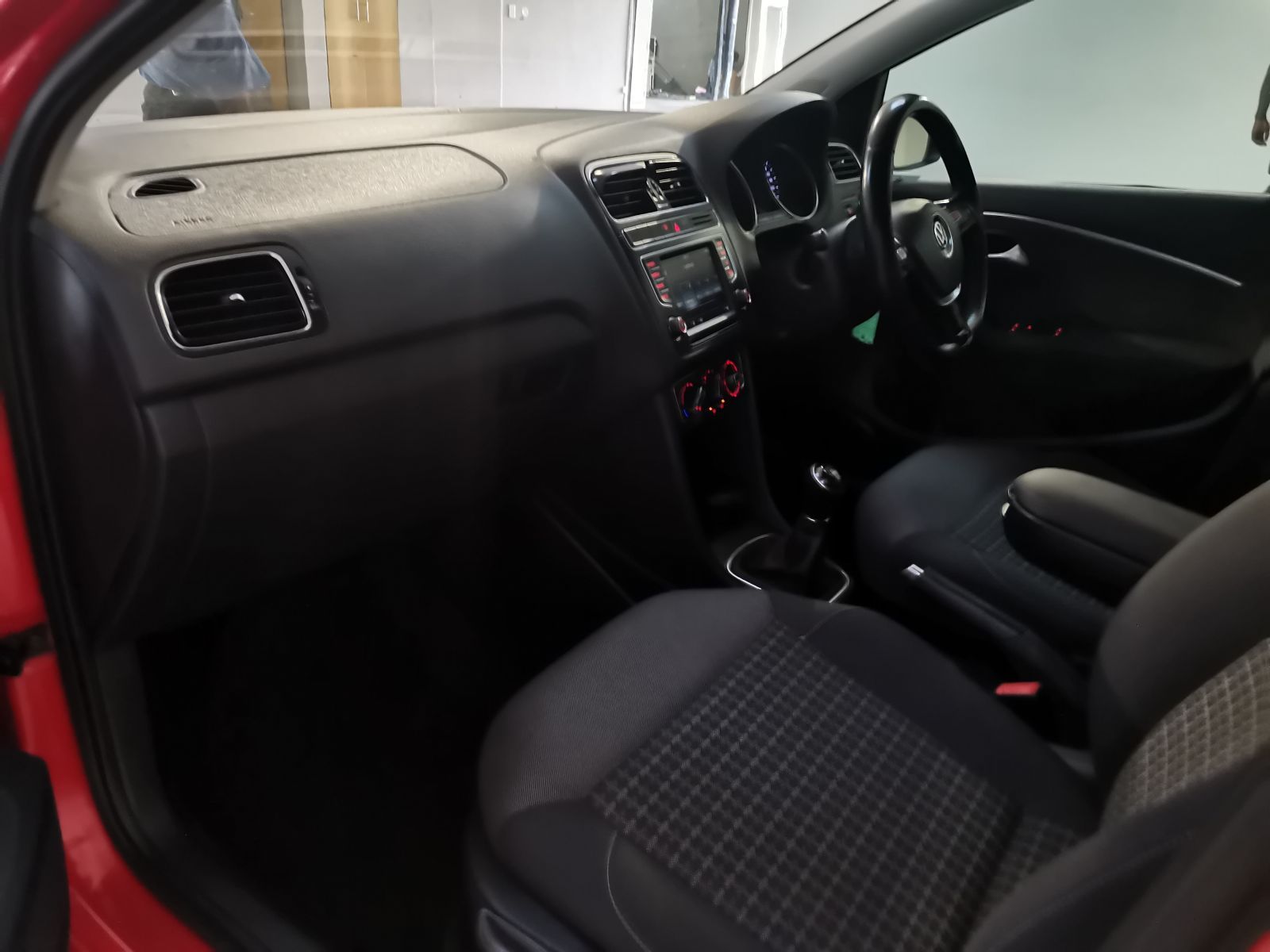 2016 Volkswagen Polo photo 9