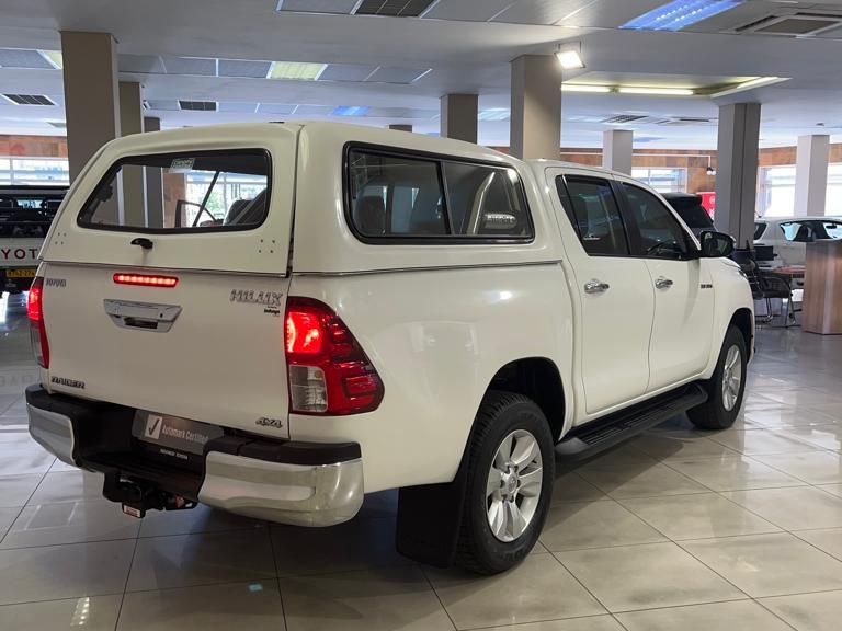 2016 Toyota Hilux photo 2