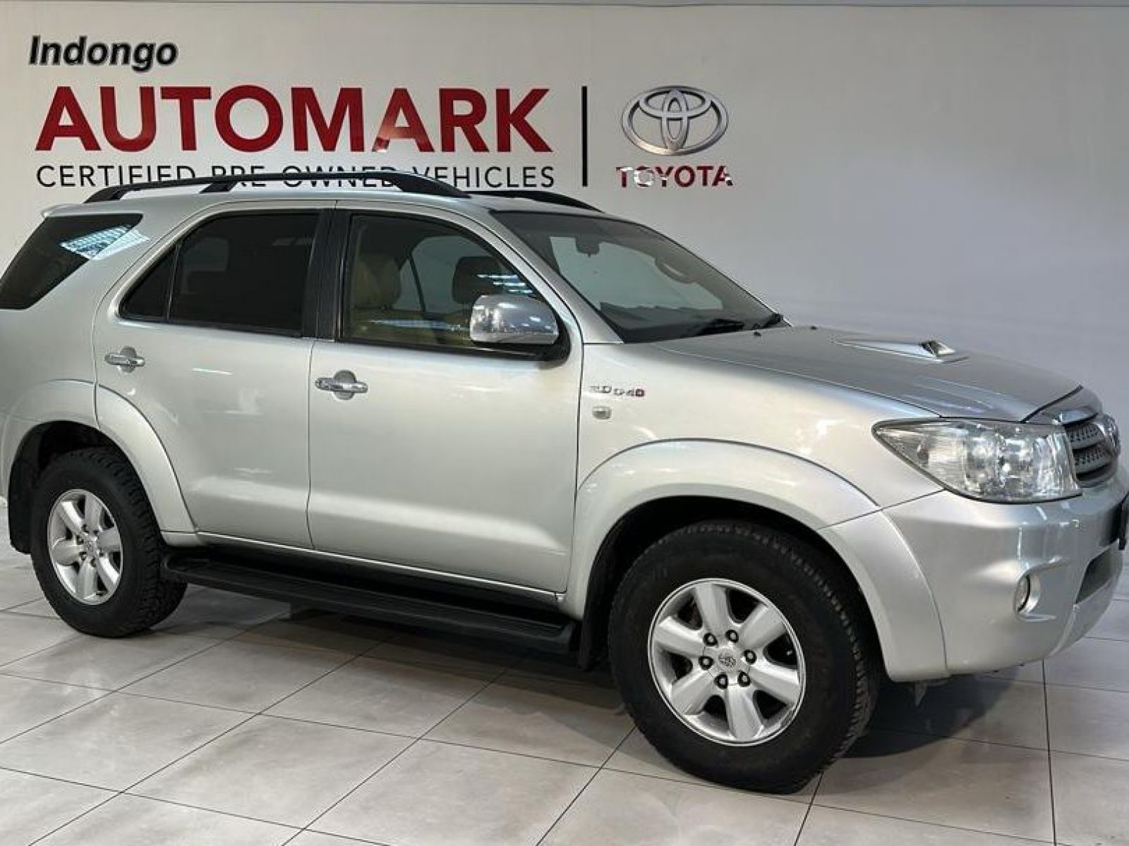 2010 Toyota Fortuner photo 3