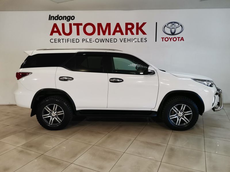 2016 Toyota Fortuner photo 2
