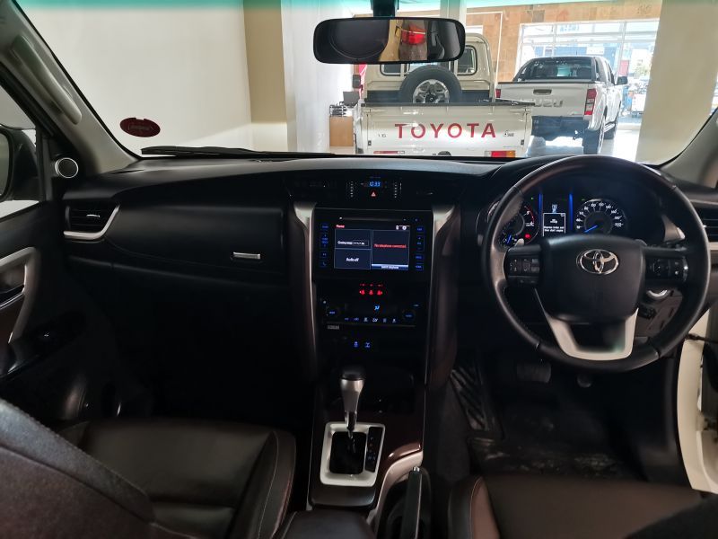 2016 Toyota Fortuner photo 3