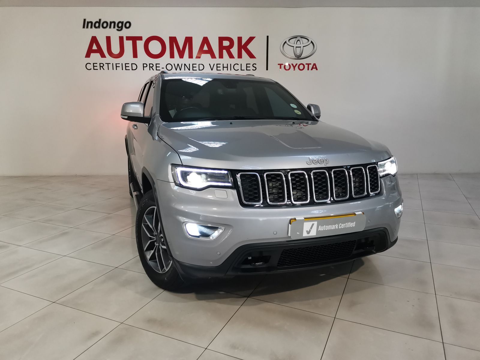 2022 Jeep Grand Cherokee photo 1