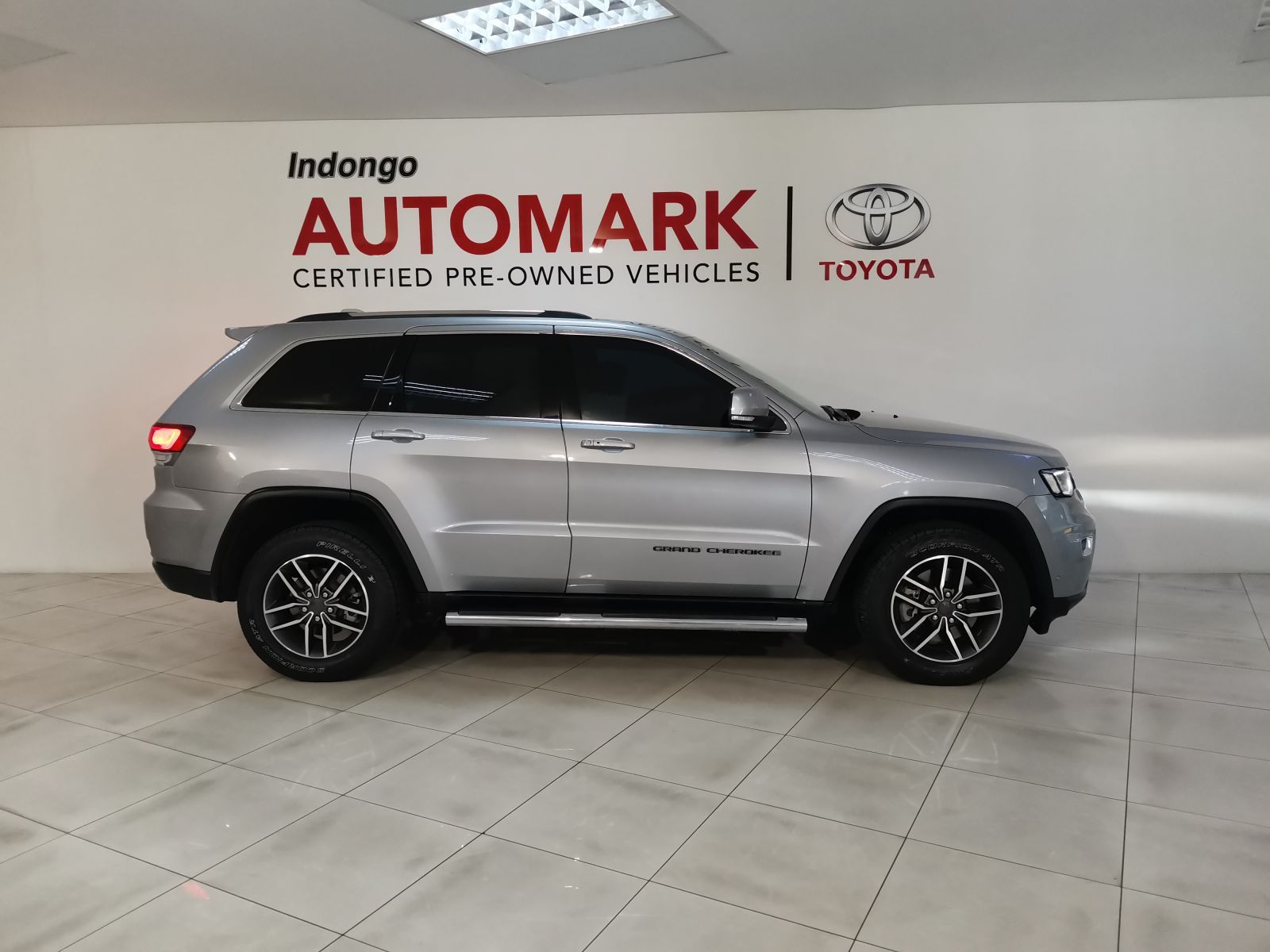 2022 Jeep Grand Cherokee photo 2