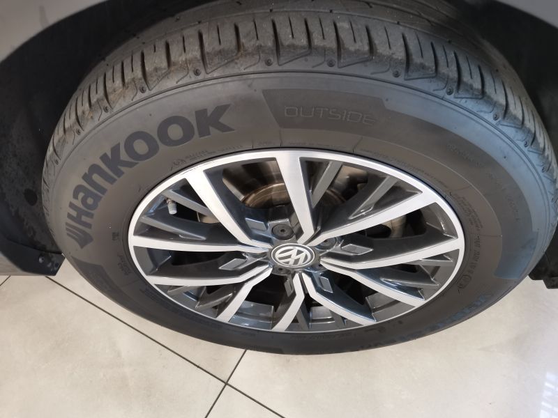 2020 Volkswagen Tiguan photo 3