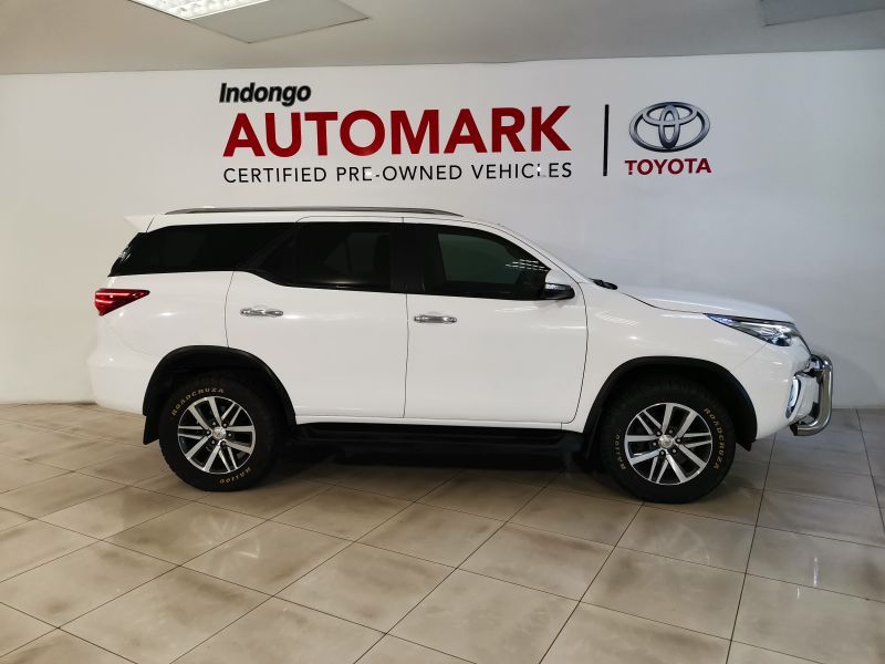2016 Toyota Fortuner photo 2