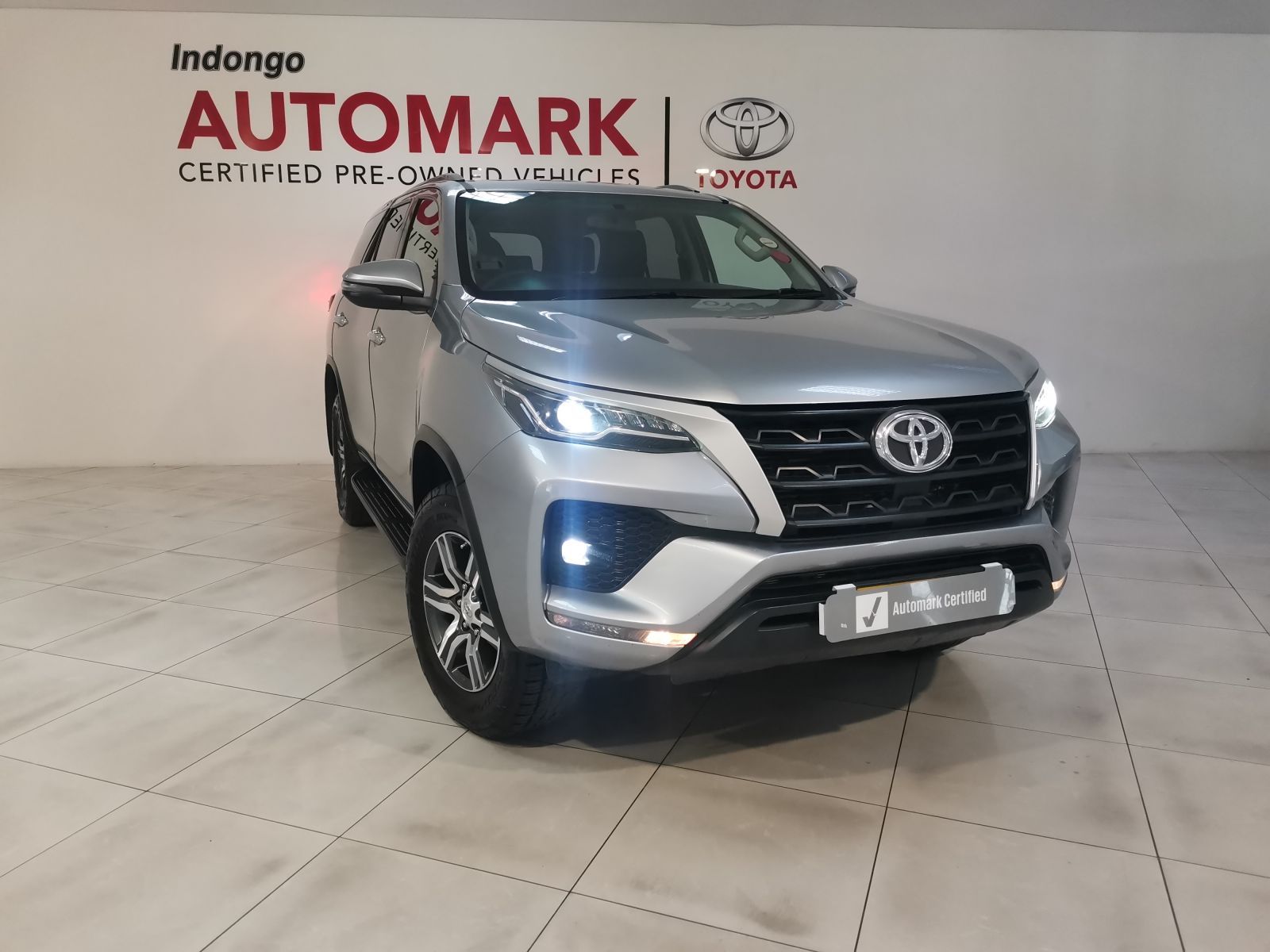 2021 Toyota Fortuner photo 1