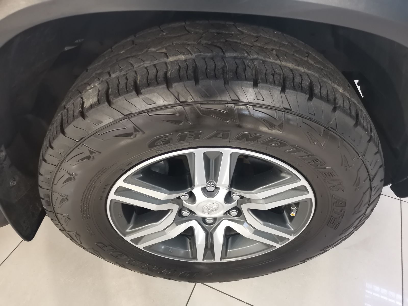 2021 Toyota Fortuner photo 3