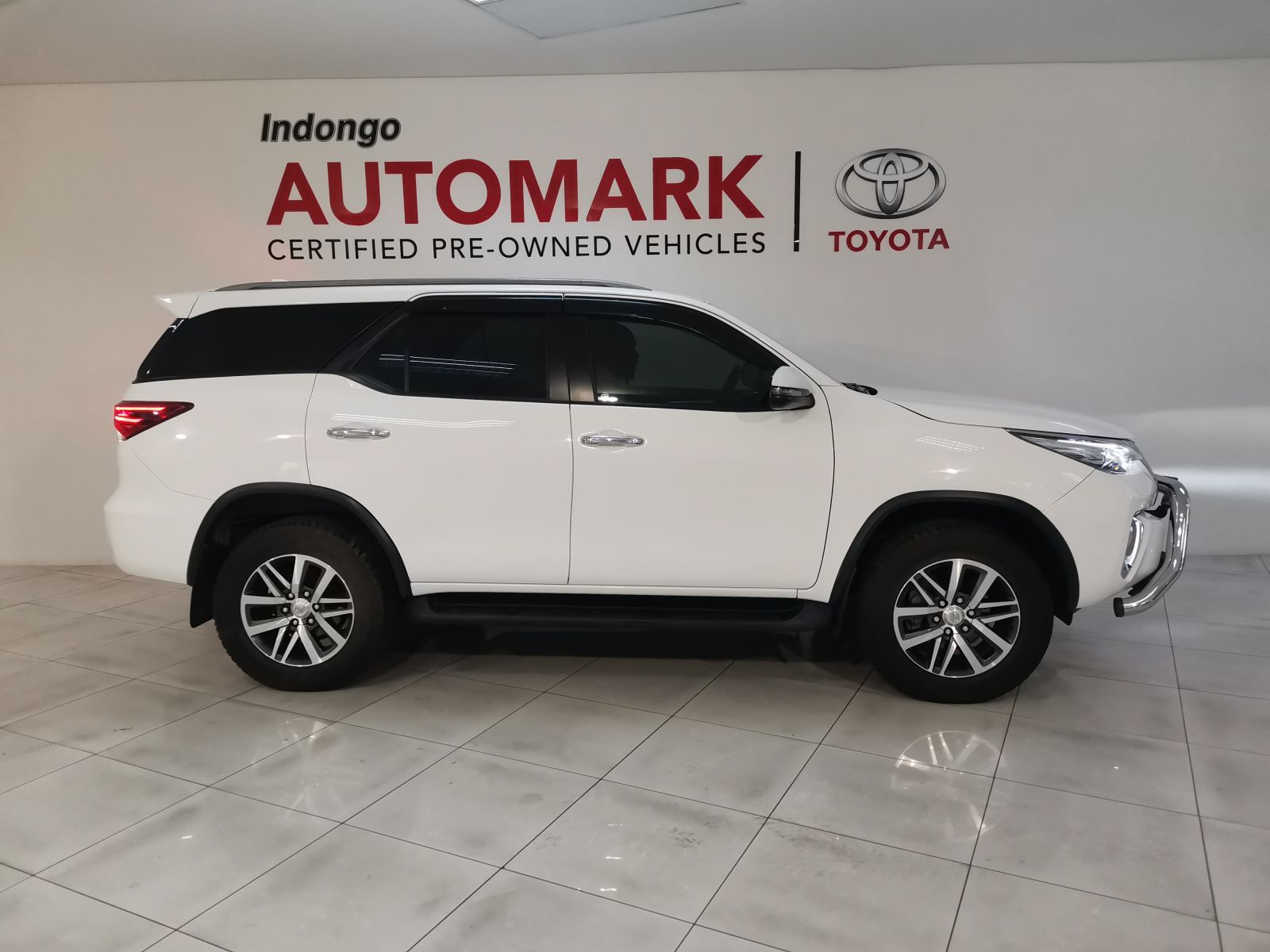 2020 Toyota Fortuner photo 2