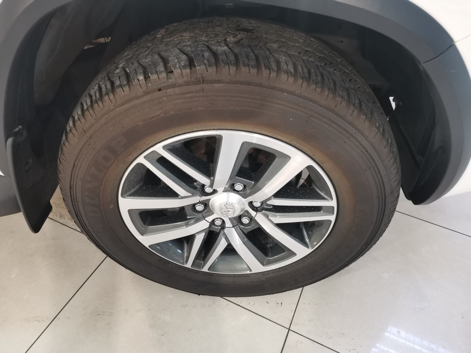 2020 Toyota Fortuner photo 3