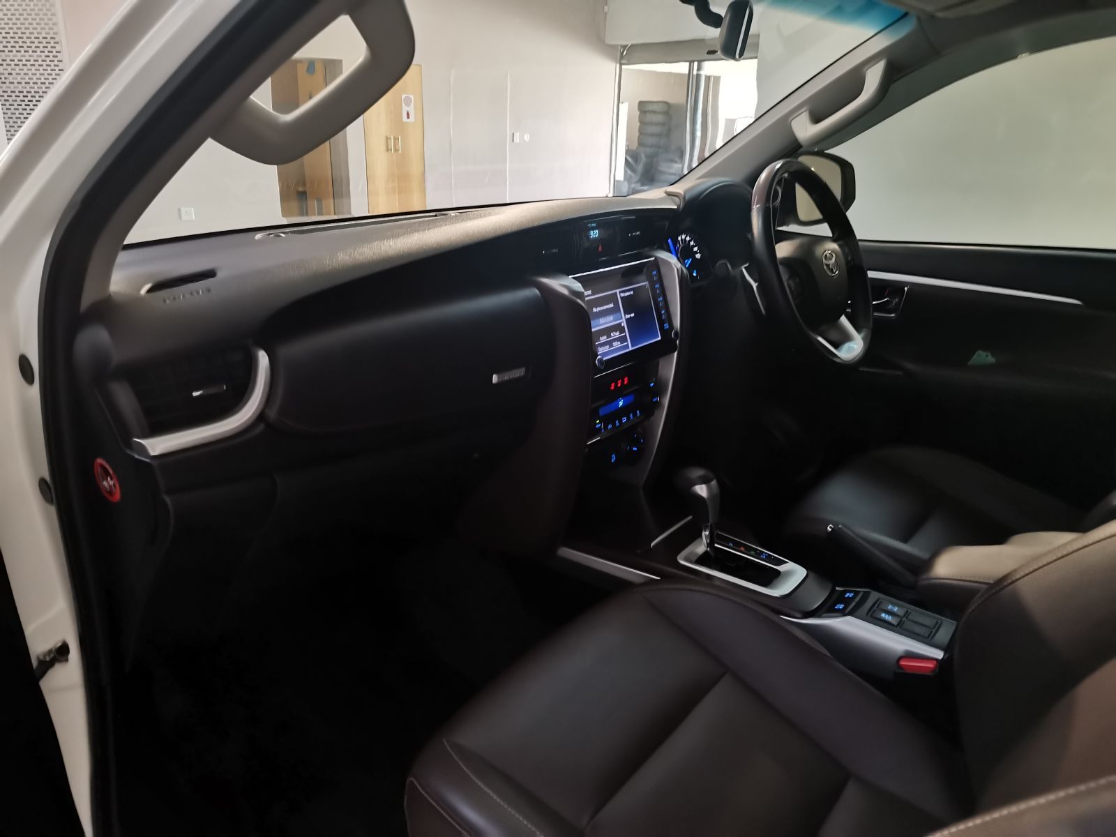 2020 Toyota Fortuner photo 9