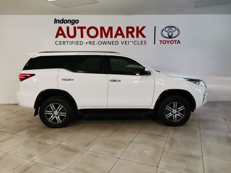 2018 Toyota Fortuner photo 2