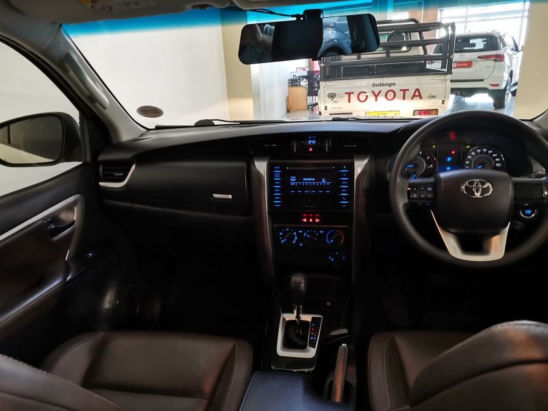 2018 Toyota Fortuner photo 3