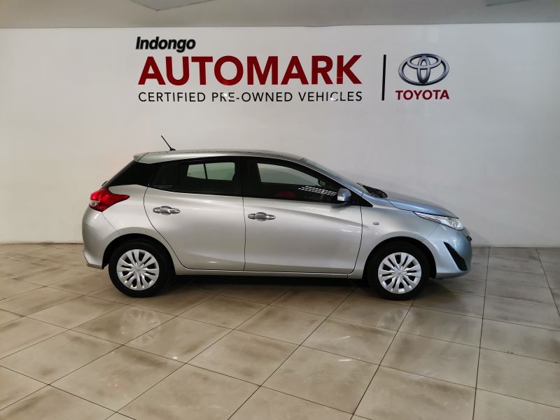 2019 Toyota Yaris photo 2