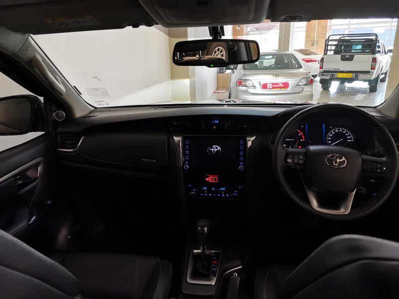 2022 Toyota Fortuner photo 3