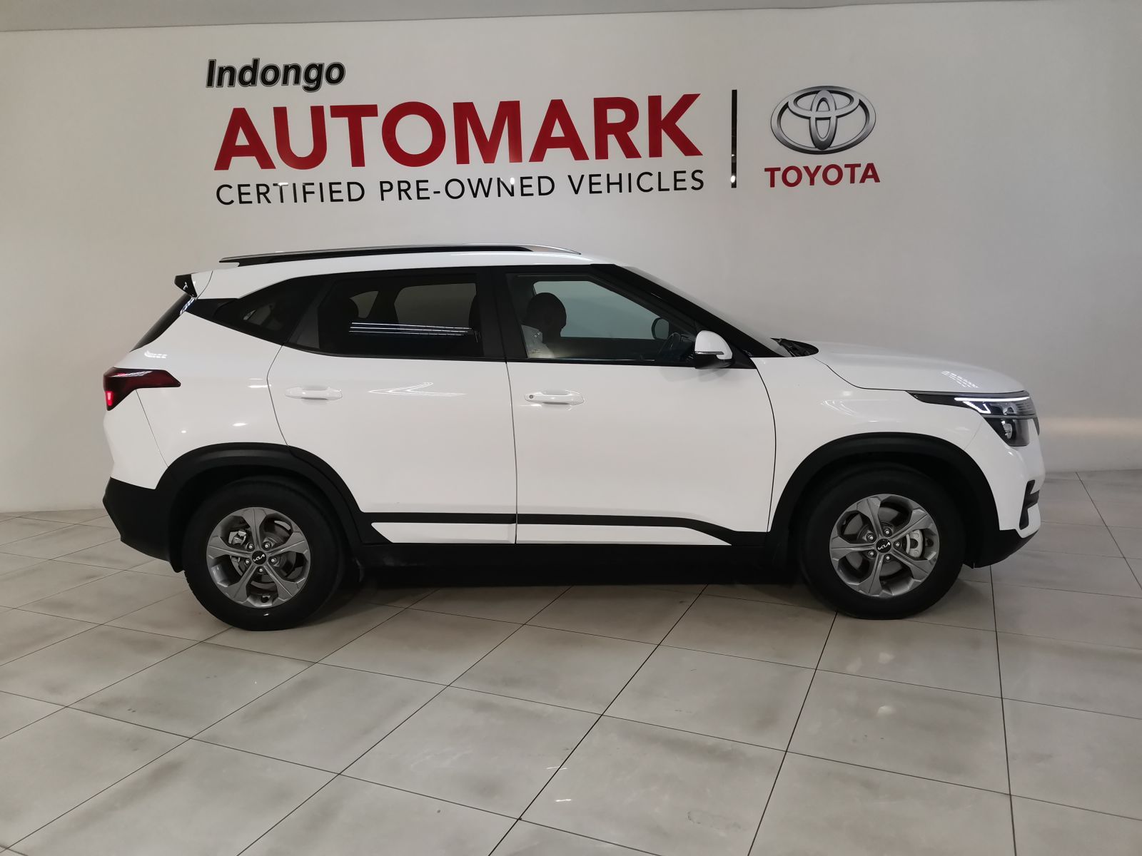 2021 Kia Seltos photo 2