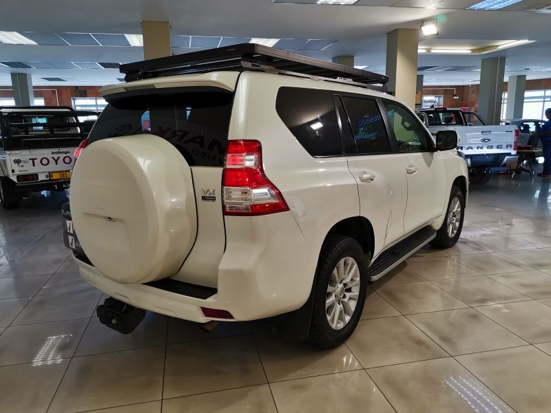 2016 Toyota Prado photo 3