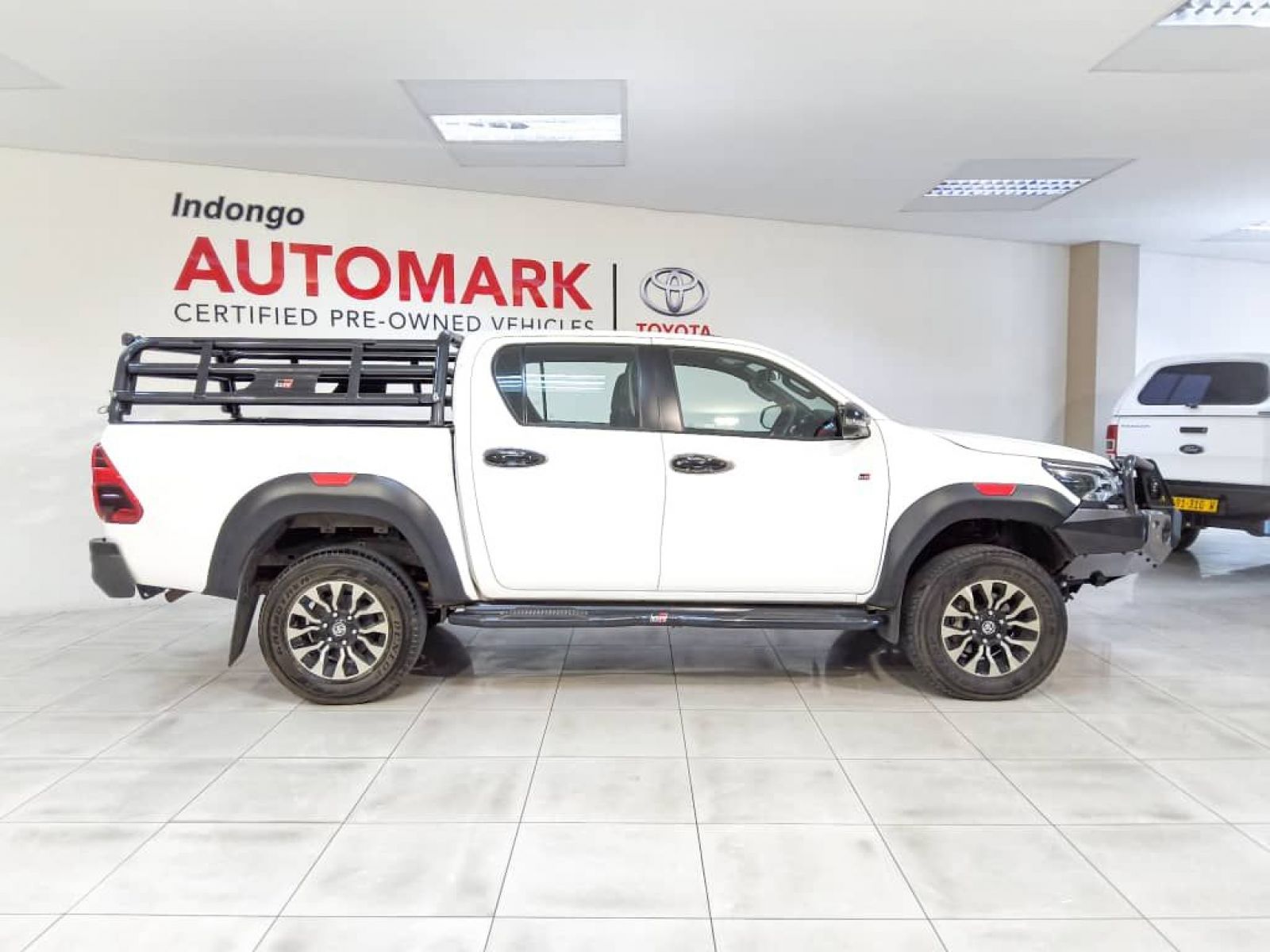 2023 Toyota Hilux photo 2