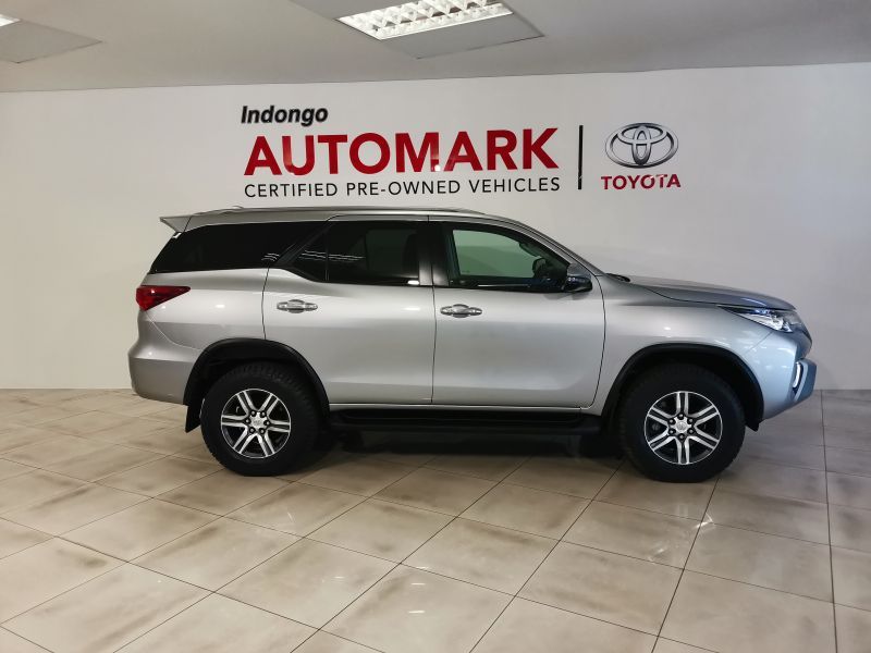 2018 Toyota Fortuner photo 3