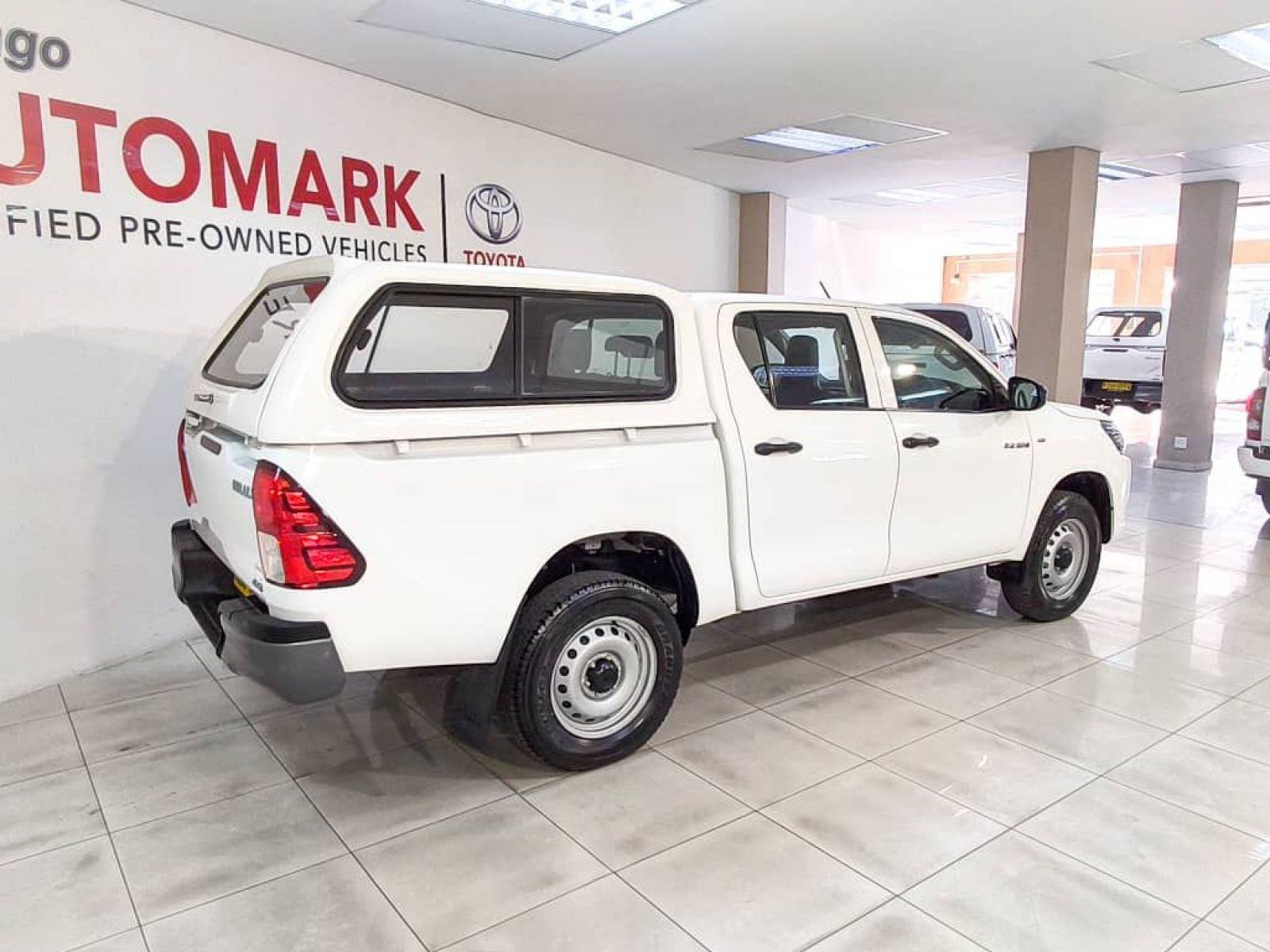 2020 Toyota Hilux photo 2