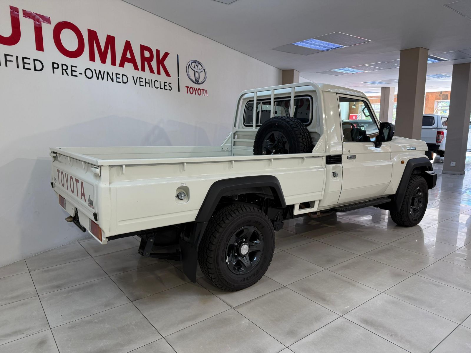 2025 Toyota Land Cruiser photo 2