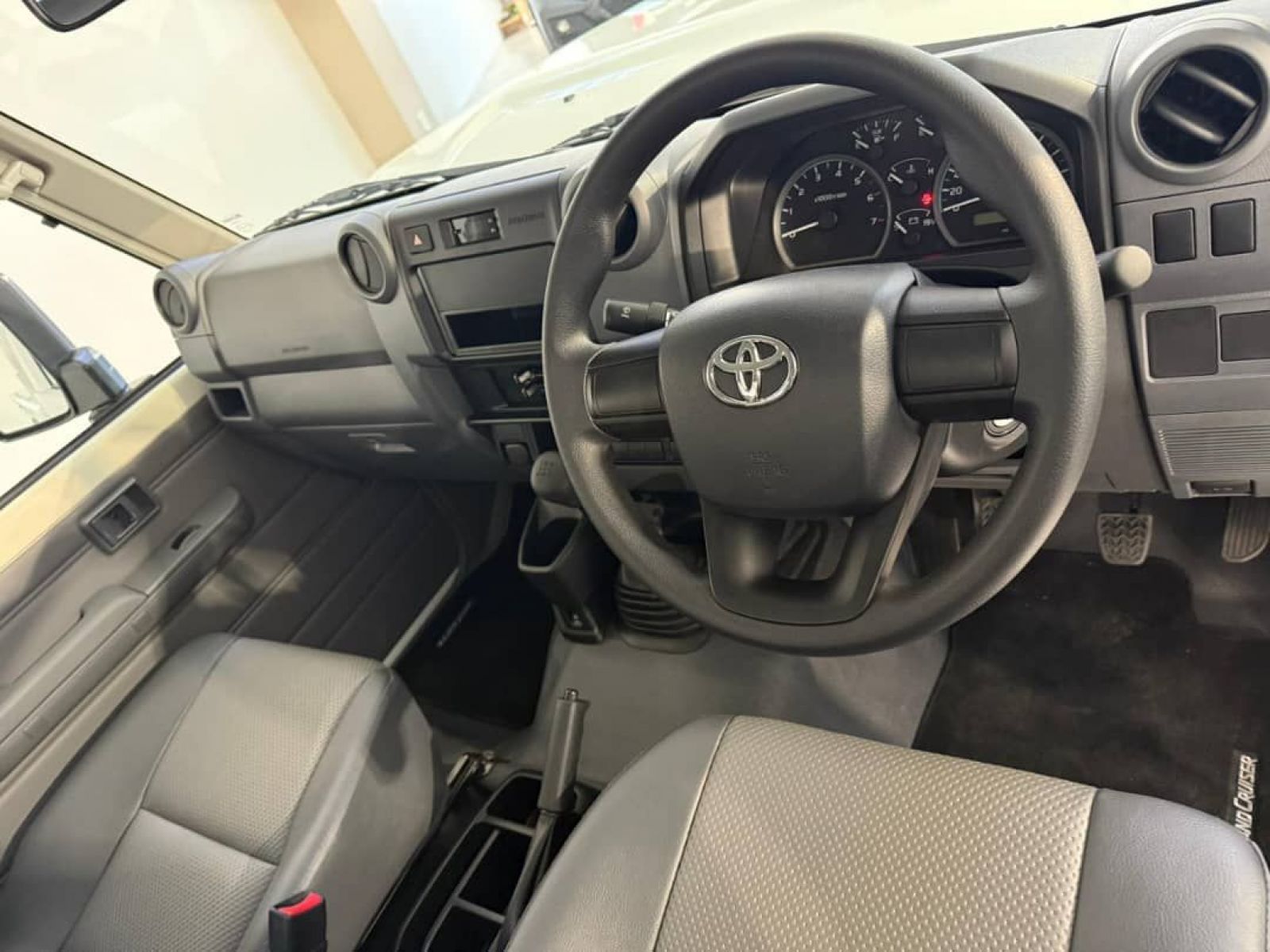 2025 Toyota Land Cruiser photo 4