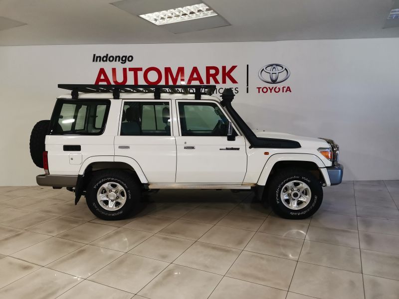 2019 Toyota Land Cruiser photo 2