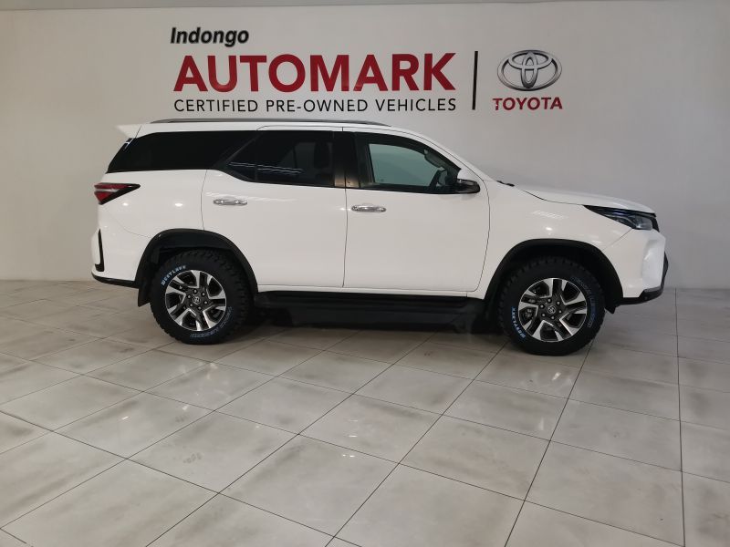 2023 Toyota Fortuner photo 2