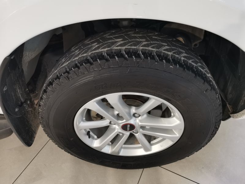 2023 Isuzu D-MAX photo 3