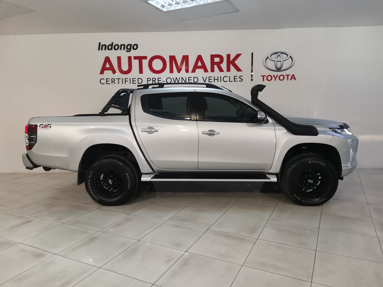 2022 Mitsubishi Triton photo 2