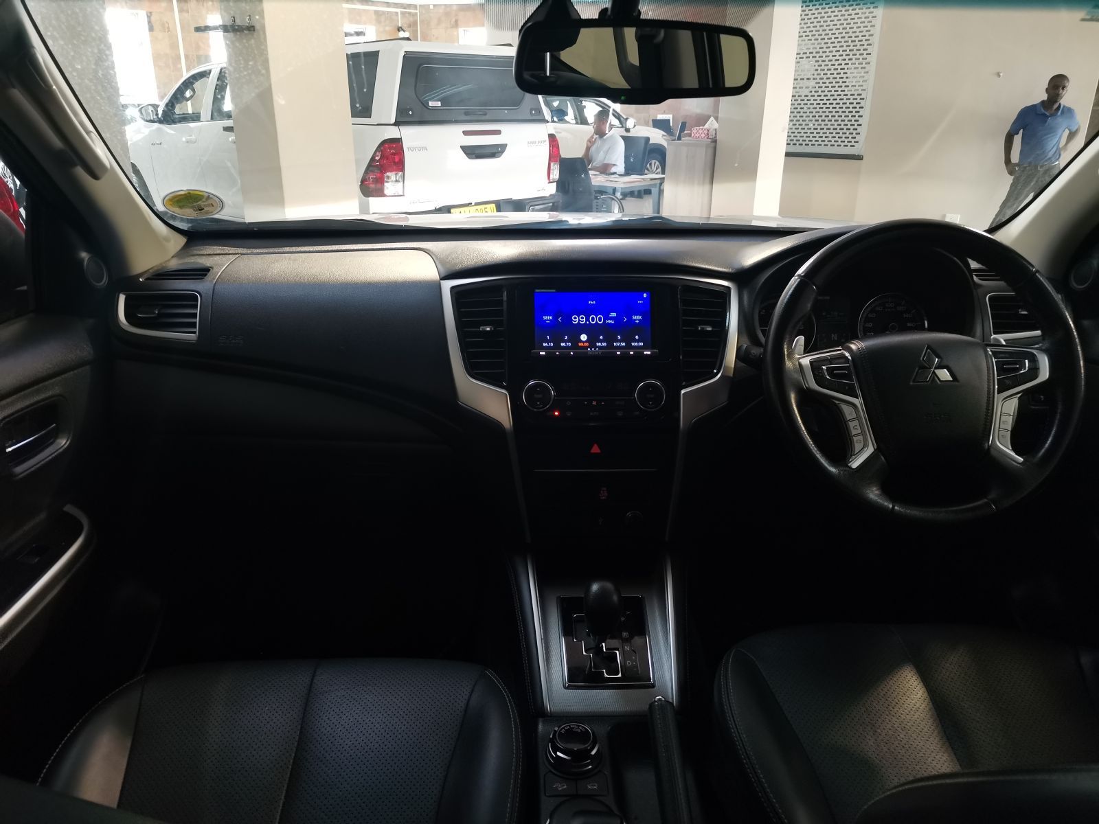 2022 Mitsubishi Triton photo 8