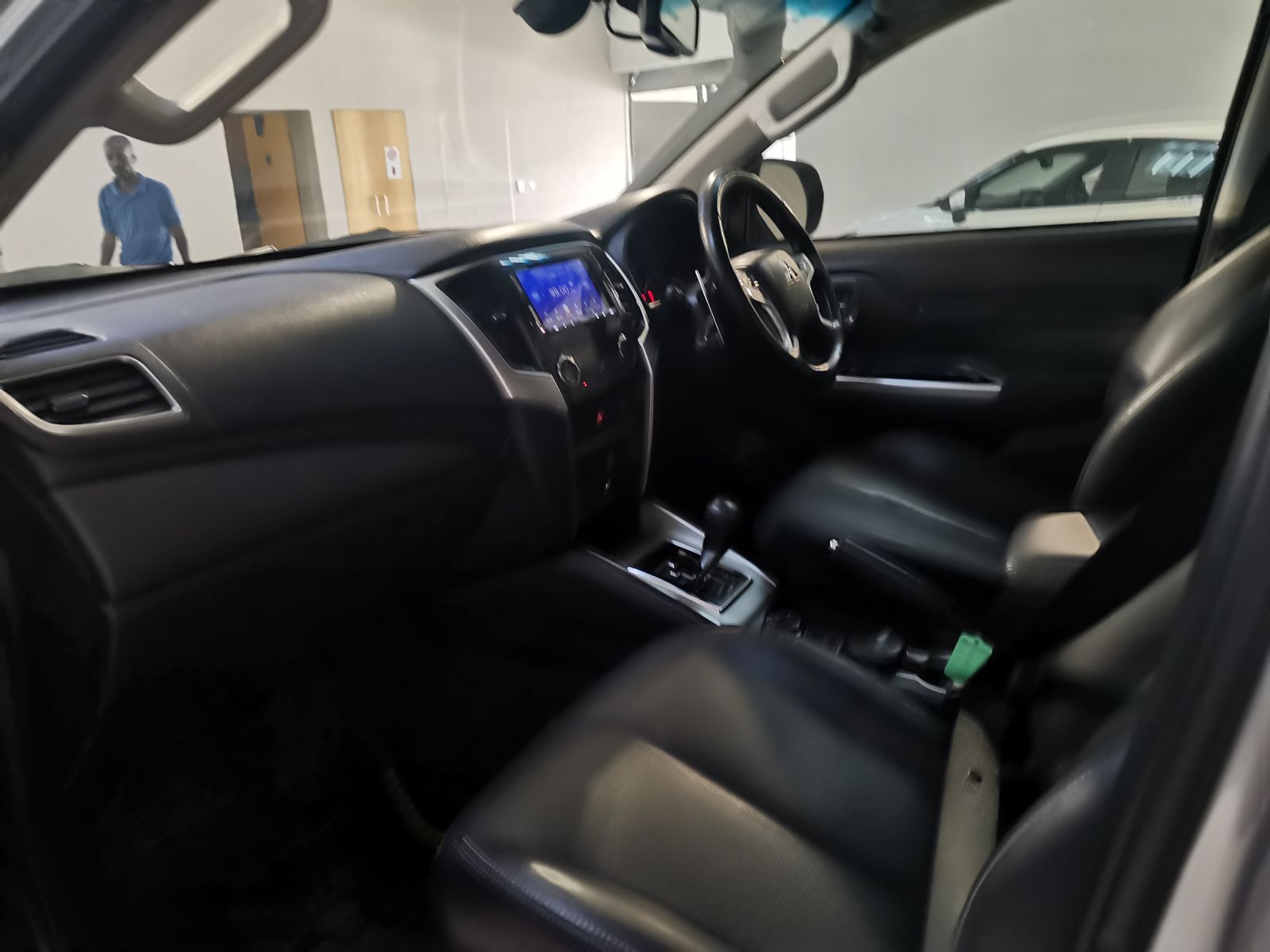 2022 Mitsubishi Triton photo 9